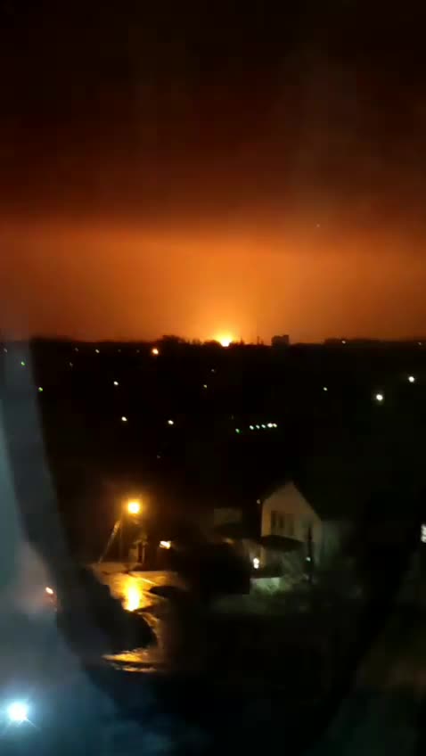Gas line explosion in Luhansk
