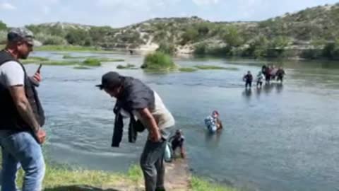 Illegals Just Walking In