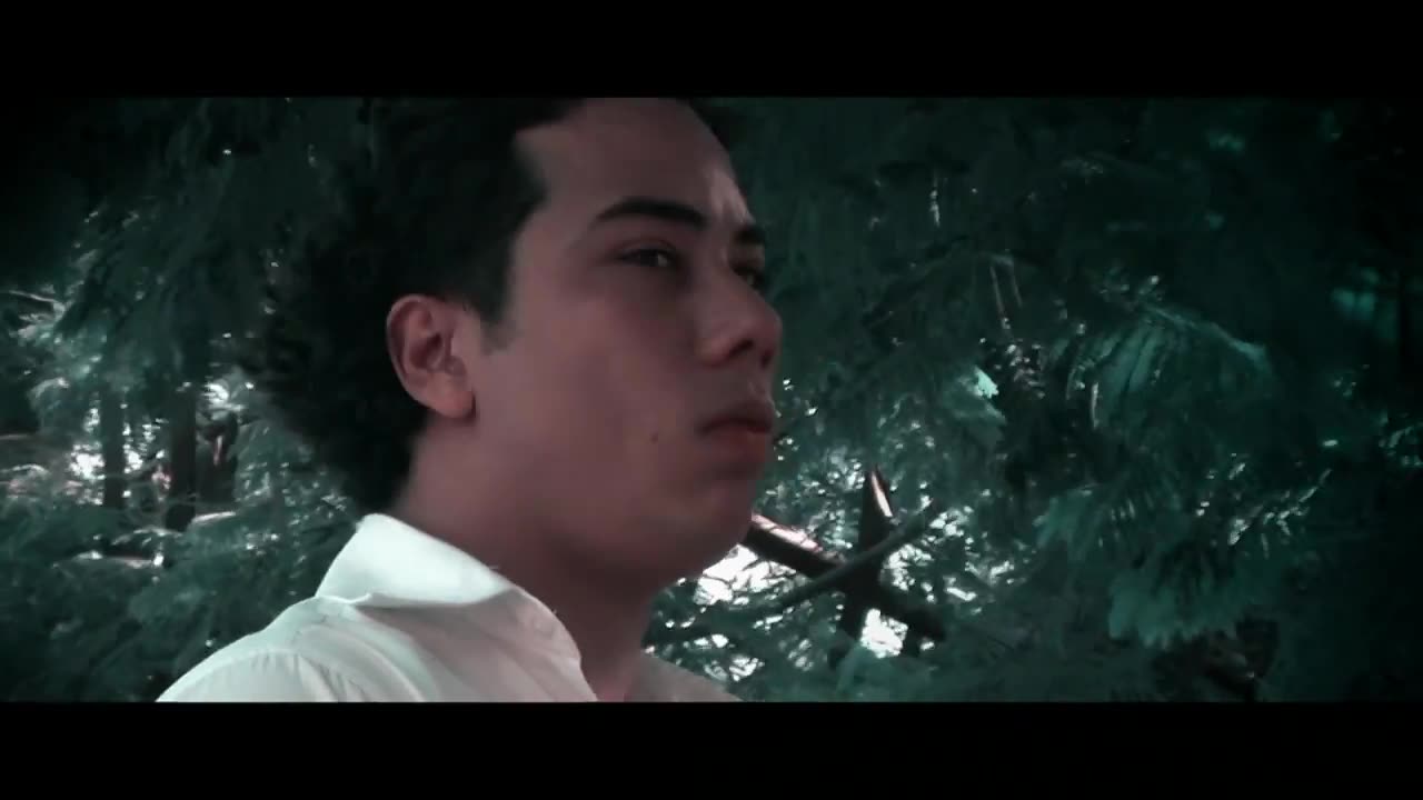 A Young Man Tries to Get Ahead, But the Corrupt System Doesn't Let Him Move Forward, He Dies Trying
