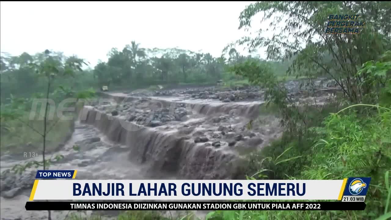 Gunung Semeru Kembali Muntahkan Lahar Dingin, Jalan Poros Desa di Lumajang Lumpuh Total