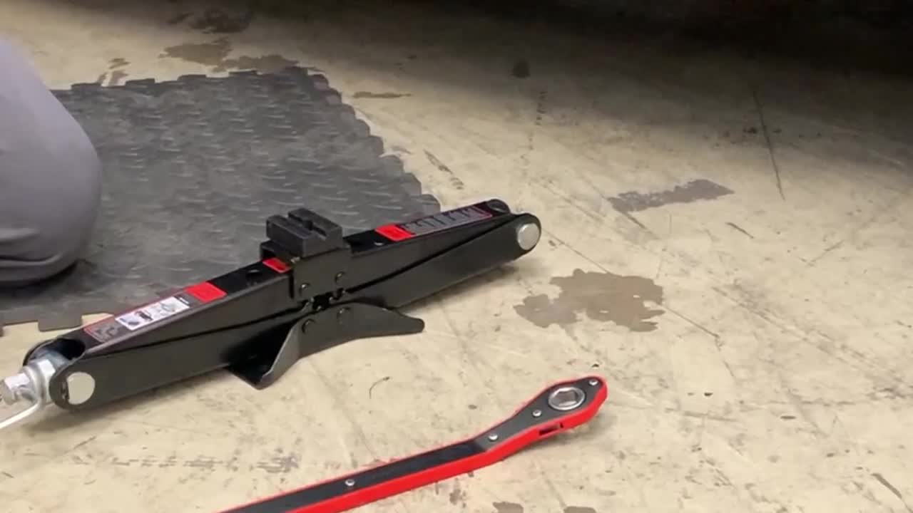 Easy and Fast Way To Lift Your Car Heyner Scissor Jack With Ratchet