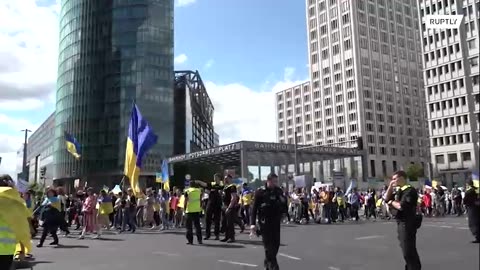 Hundreds march through Berlin to demand Russian oil embargo and aid for Ukraine