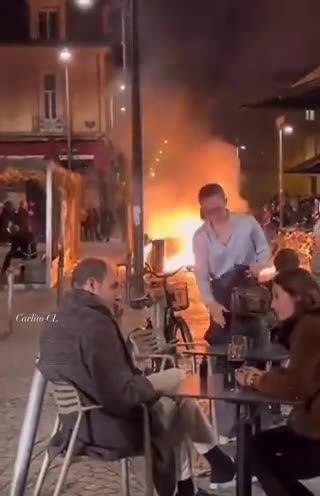 @VeBo1991 Meanwhile in France : Ringside seats 💥😎💥Credit : T. Robinson