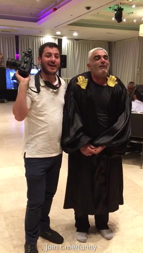 Don't know any info on this guy but he's really good....