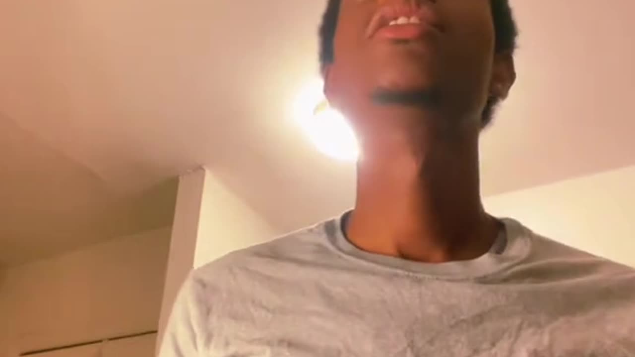 When You’re Tryna Have A Conversation But She’s Holding Amazing Eye Contact
