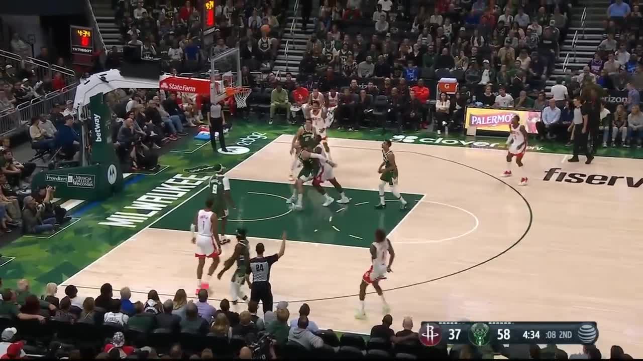 Jalen Green crazy dribble move to shake Jrue Holiday and hits step back 3