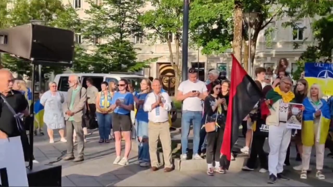 Lithuanians and Ukrainian refugees gather in Vilnius to chant “Ukraine in NATO now!