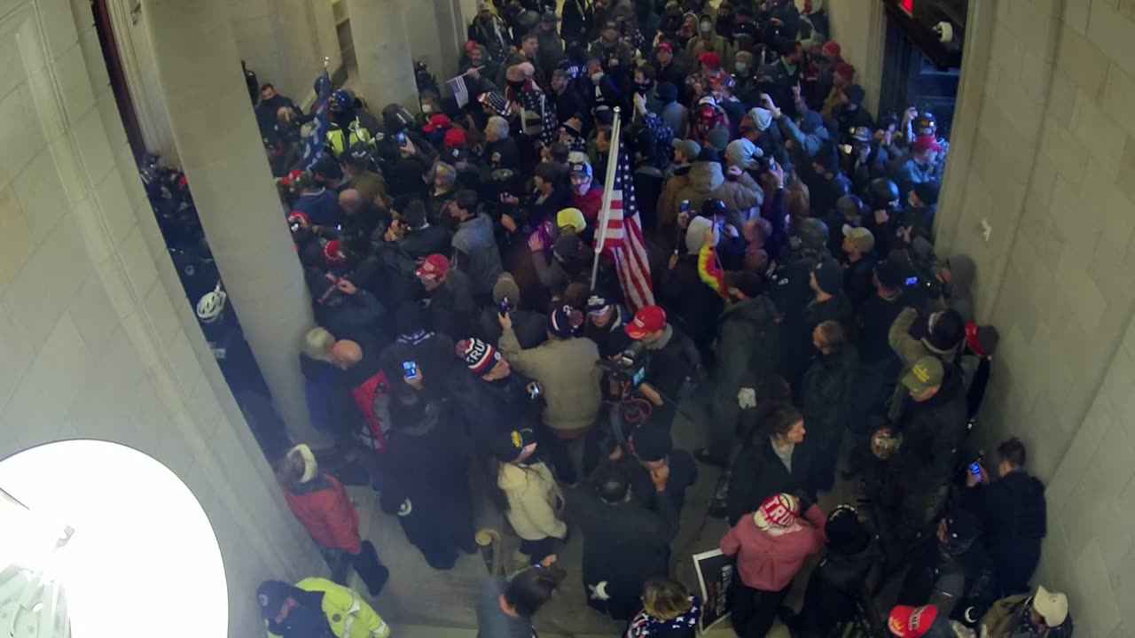 7216 USCH 02 Rotunda Lobby East Stairs 2021-01-06 15:19:58