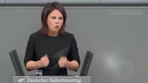 (Tag.der.DT64Discolady.21.12.2022) Baerbock_ Gereisbint