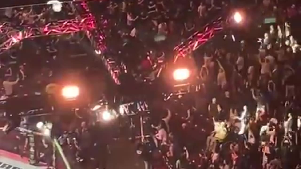 BREAKING: Crowd goes wild for President Trump at #UFC302.