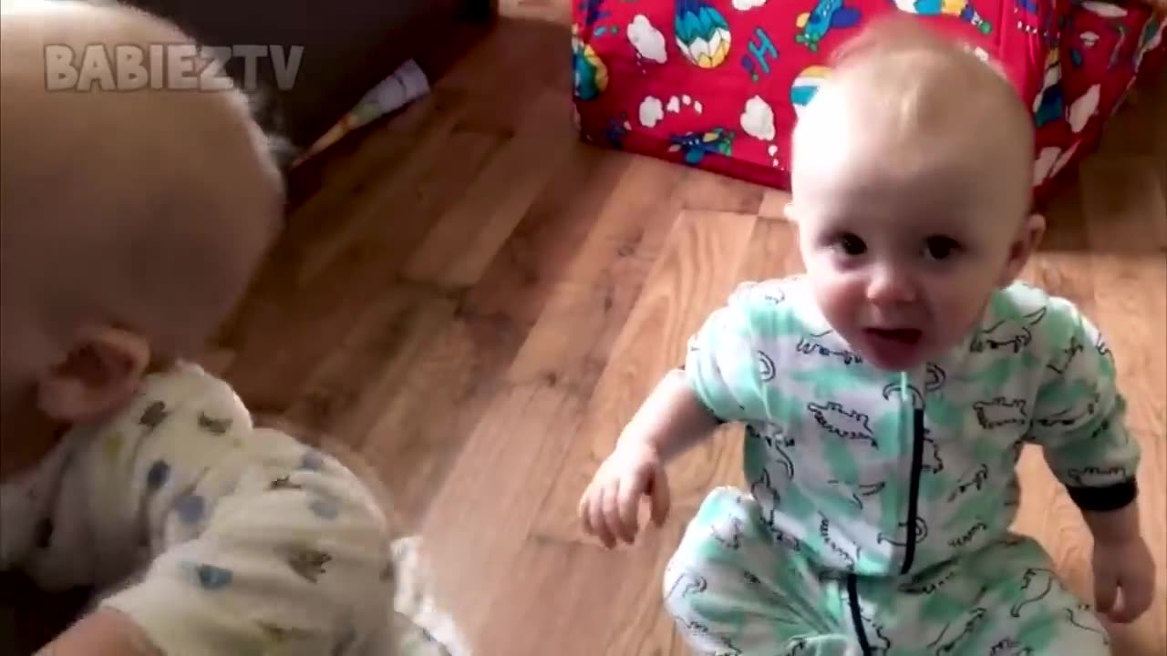 FUNNIEST BABY: TRY NOT TO LAUGH (Fighting Twins)