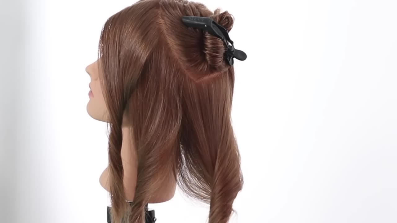 Teach yourself how to blow-dry your hair! Step by step guide.