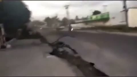 ΑΝΟΙΞΕ Η ΓΗ ΜΕ 8 ΡΙΧΤΕΡ ΣΕΙΣΜΟ