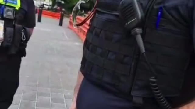 POLICE GIVING MOVE ON ORDERS AT PARLIAMENT.