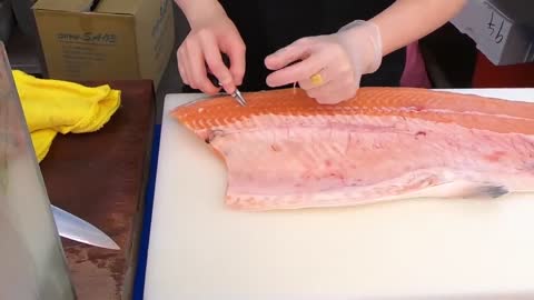 How To Fillet a Whole Salmon | Sashimi & Sushi -Taiwanese street food-10