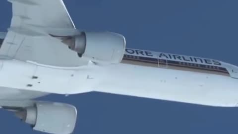 GEOINGEGNERIA: Un pilota di linea a 1000 piedi (300 metri) sotto il velivolo che irrora