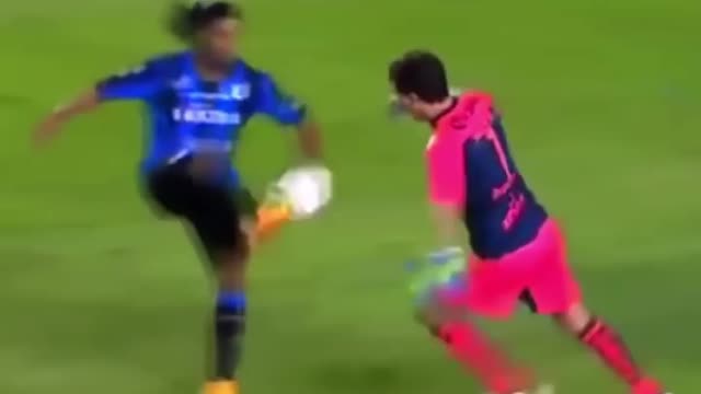 300 IQ Play Hide Behind The Keeper Ronaldino