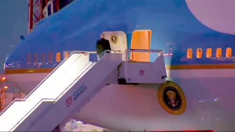 Biden falls again in Poland on Air-force 1