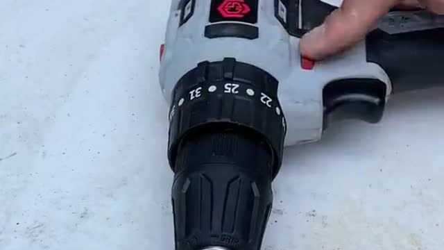 Replacement of electric drill accessories