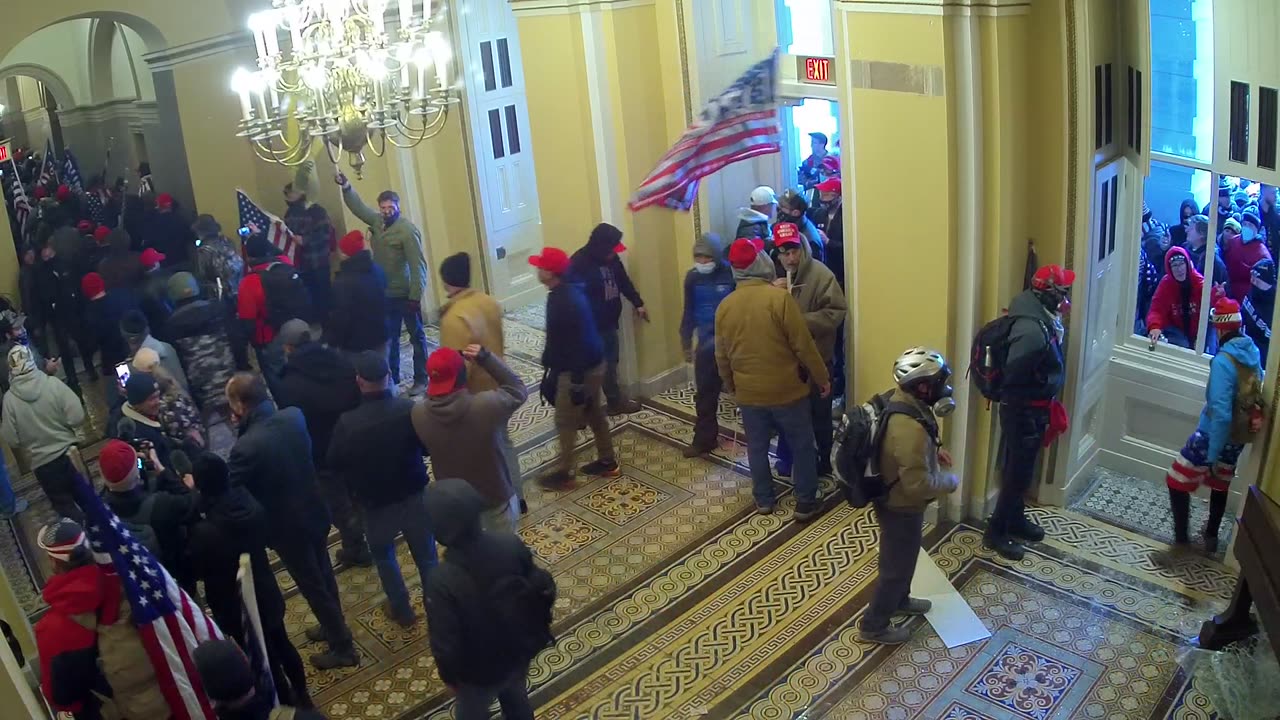 0102USCS01SenateWingDoornearS139_2021-01-06_14h20min18s087ms.mp4