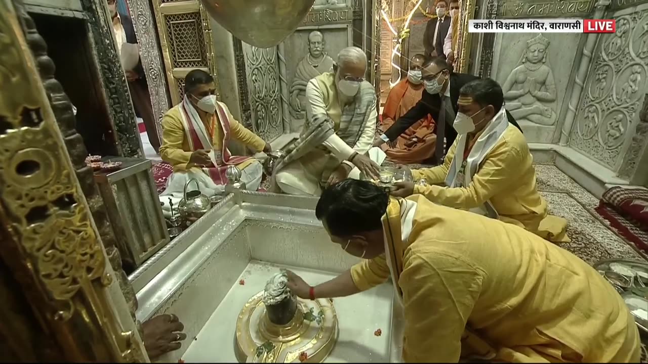 Prime Minister Narendra Modi offers prayers at Kashi Vishwanath Temple