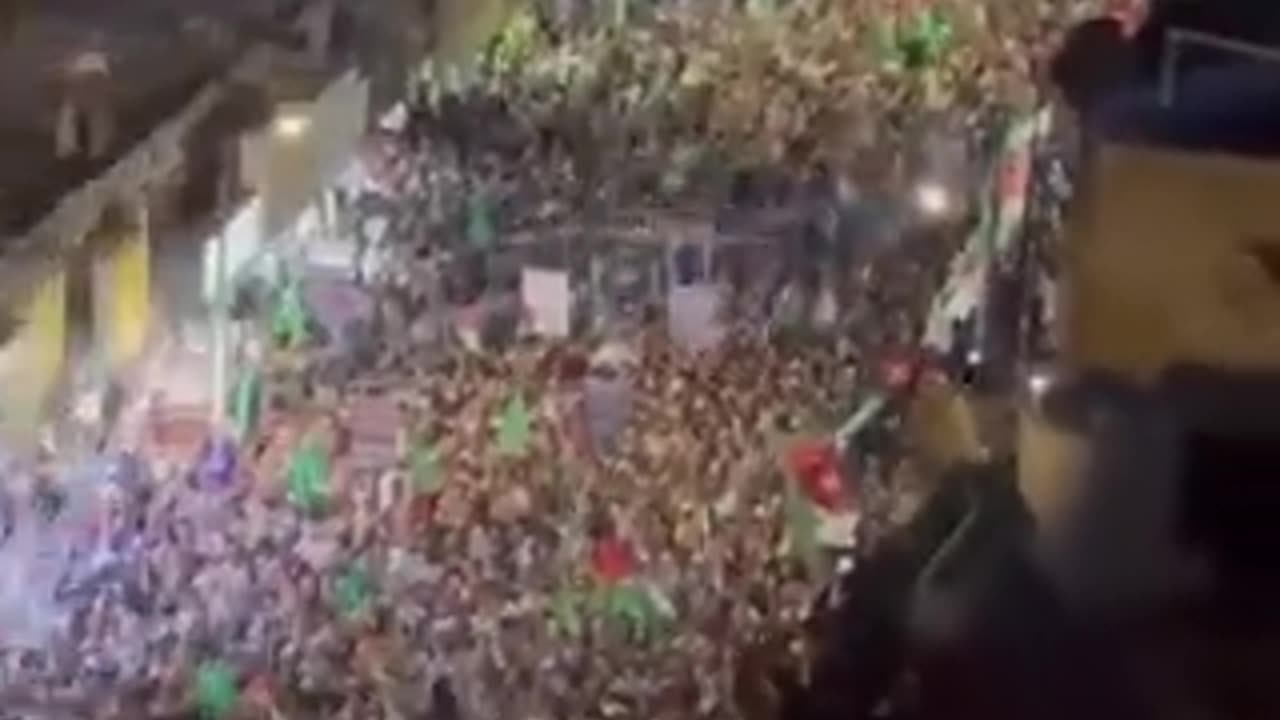 Huge crowds take to the streets of Amman, Jordan to support the war against Israel