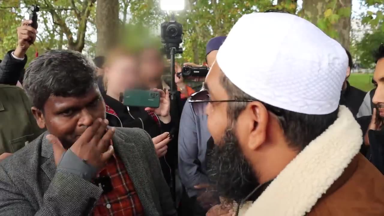 HOT DEBATE INDIAN Preacher K.O'd by Shaykh Uthman at Speakers Corner!