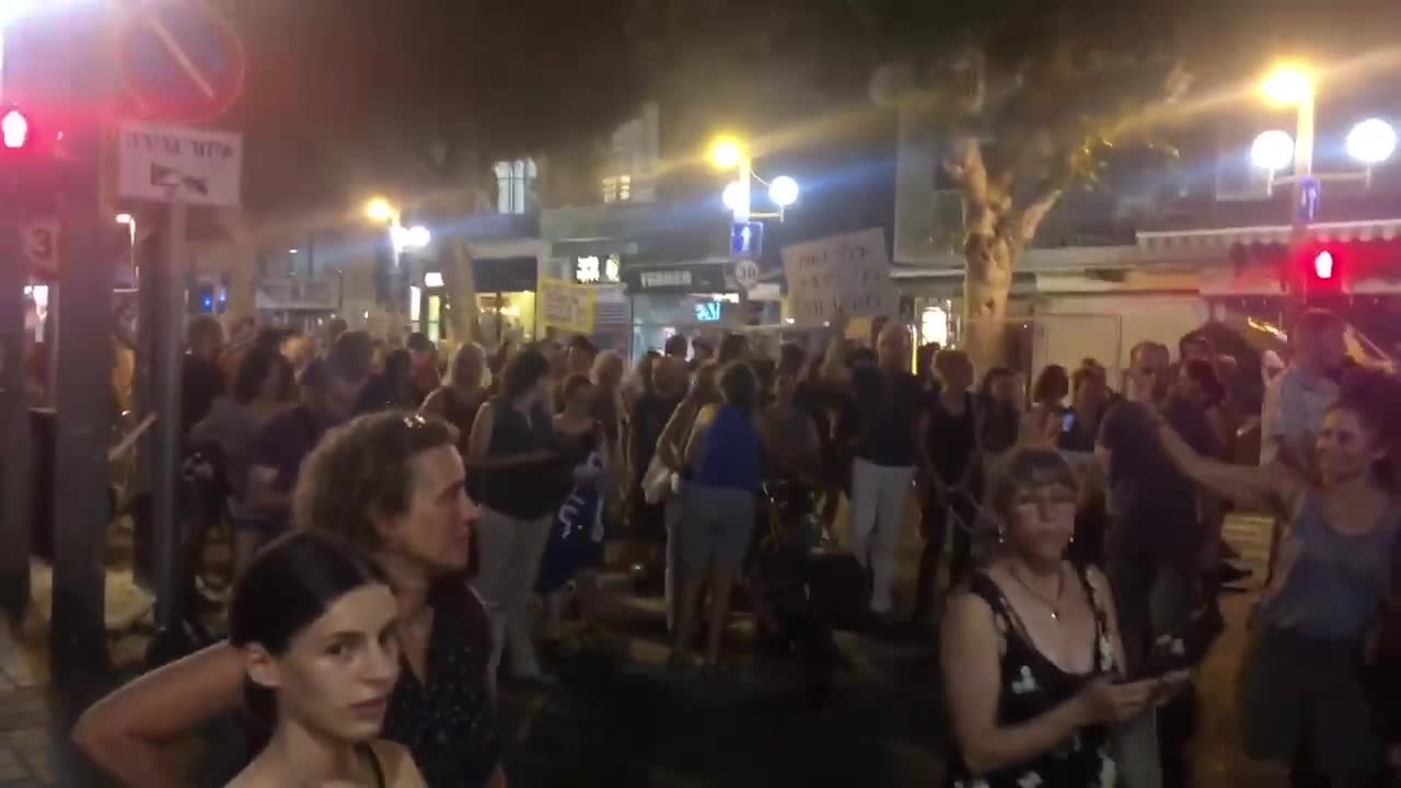 Tel Aviv Lockdown Protest. Govt Preparing New Restrictions.