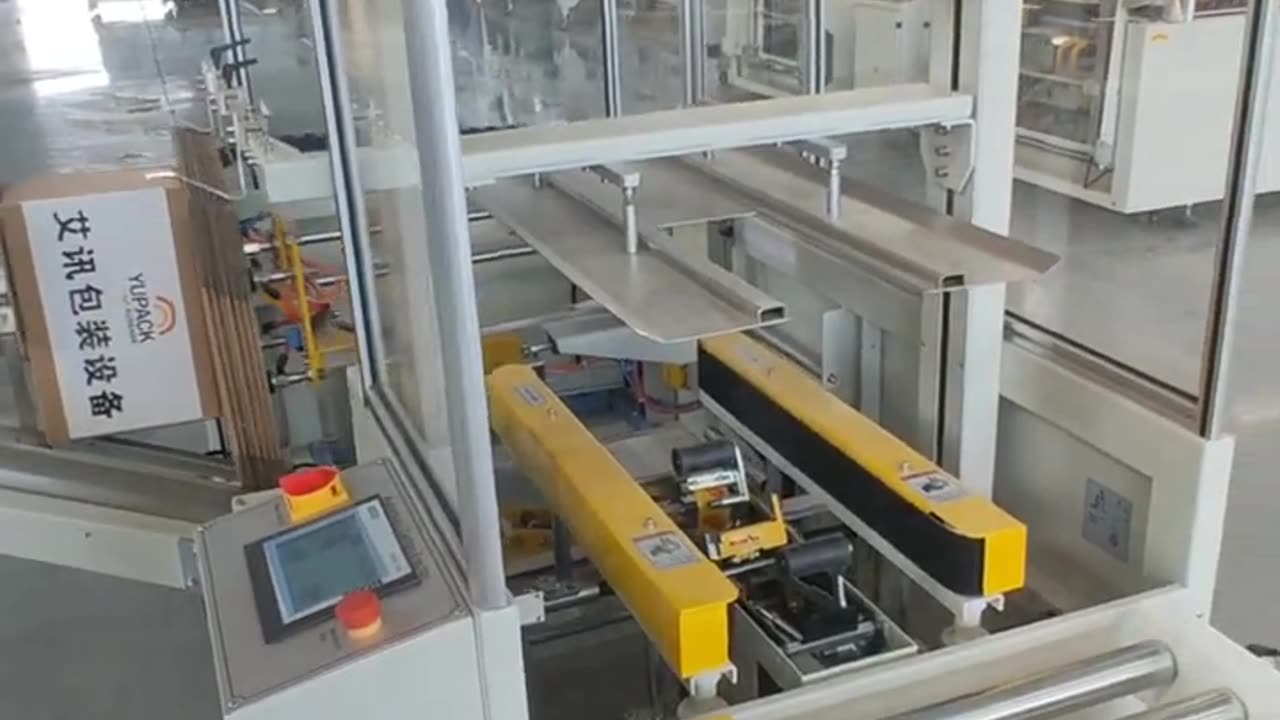 Auromatic carton/box packing line inchluding case erector,conveyor and case sealer