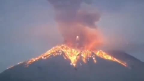 The #Sakurajima volcano erupted on Kyushu Island in #Japan.