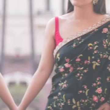 শাড়িতে,, সুন্দরী কাজলকে একেবারে মন্ত্রমুগ্ধ লুকে দেখাচ্ছে.. 🥰😍😘