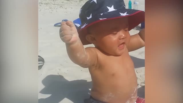 Super Funniest Babies On The Beach - Baby Outdoor Moments