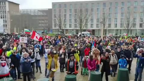 🇺🇸 GERMANS HIT THE STREETS TODAY AGAINST COVID TYRANNY, FLAGS OF CANADA FLYING IN SOLIDARITY 🙏🏻