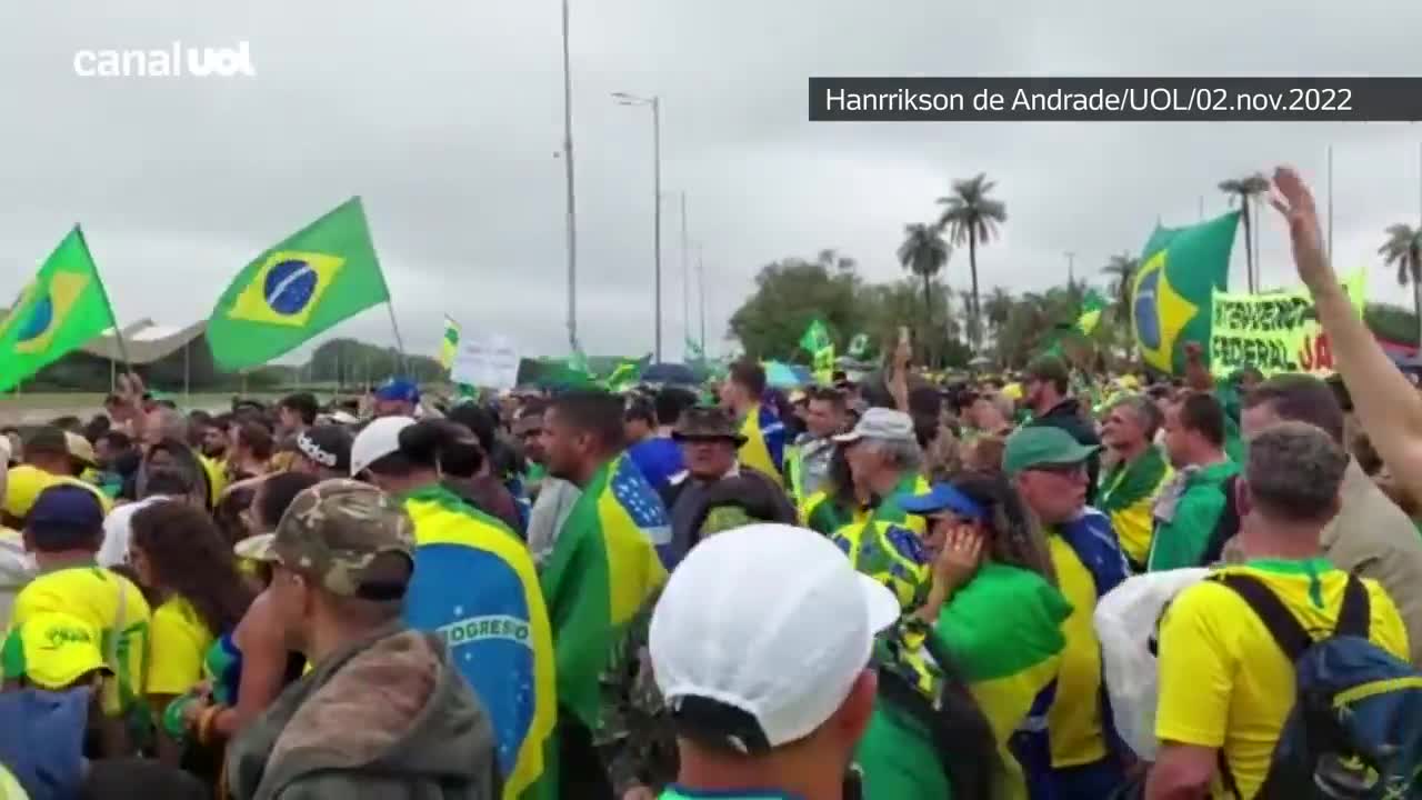 Bolsonaristas pedem intervenção e que Exército 'saia do quartel' em Brasília