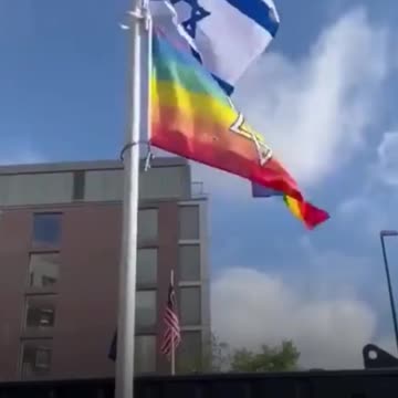 L'ambasciata di Israele in Irlanda alzava la bandiera dell'orgoglio ebraico sodomita LGBTQ🏳️‍🌈le bandiere per i diritti dei sodomiti LGBTQ non sono bandiere statali e possono essere deturpate e bruciate senza commettere un reato