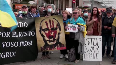 Javier Bardem protests outside Russian embassy