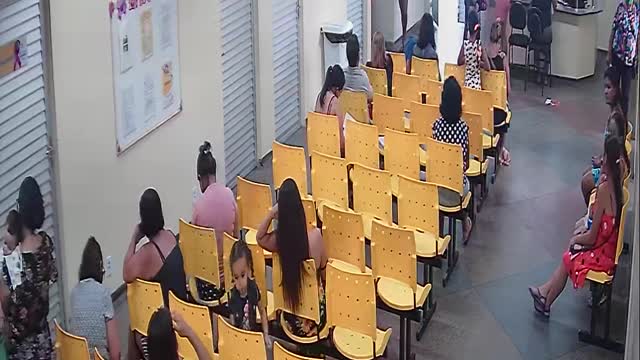 Polícia procura mulher que furtou aparelho celular de unidade de saúde de Manaus