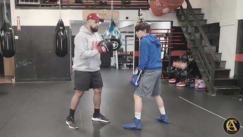 Boxing Defense Explained: Slip-Slip-Roll vs Slip-Roll-Roll