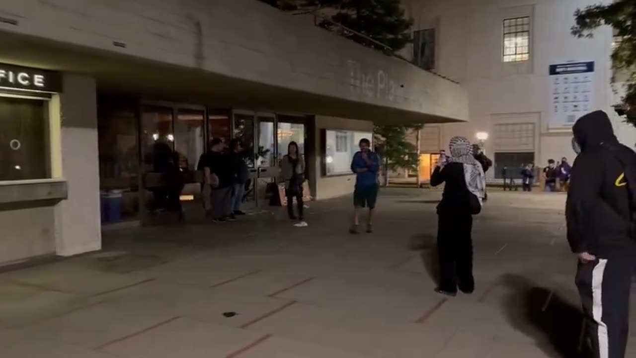 Video from UC Berkeley as Democrats shatter the glass Jewish students were hiding inside.