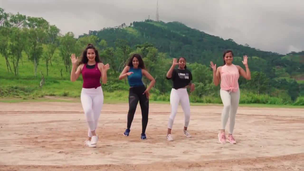 Sri Lanka Song "Ran Ran Ran ranwan ranwan sela" song cover dance by Kandy Girls