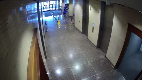 8003FCOB01ElevatorLobby_2021-01-06_12h40min00s953ms.mp4