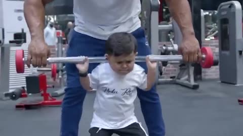 Abdu rozik is doing squats with Larry wheels