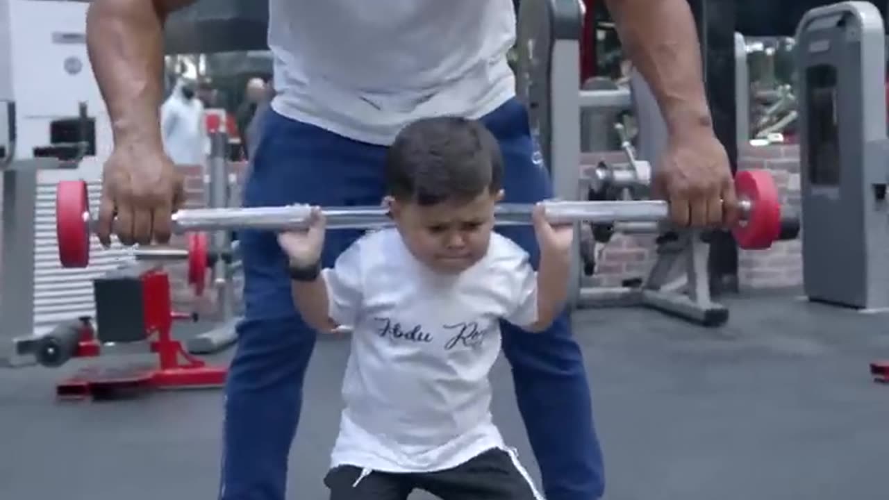 Abdu rozik is doing squats with Larry wheels