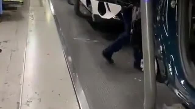 Docking the car panel, this working step is already familiar.