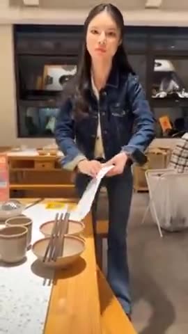 Creepy human robots serving food in China