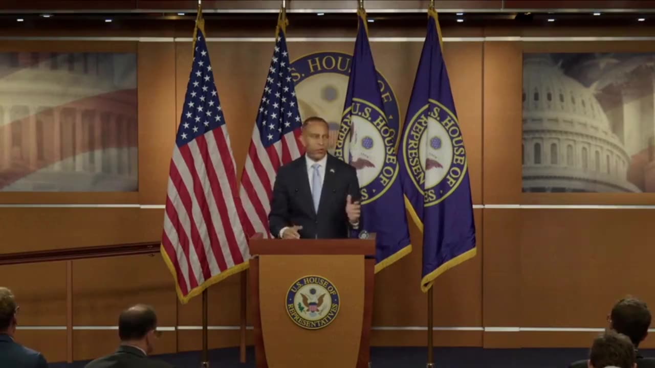 Hakeem Jeffries Thinks The Biden Admin Is 'Doing All It Can' To Fight The Border Crisis