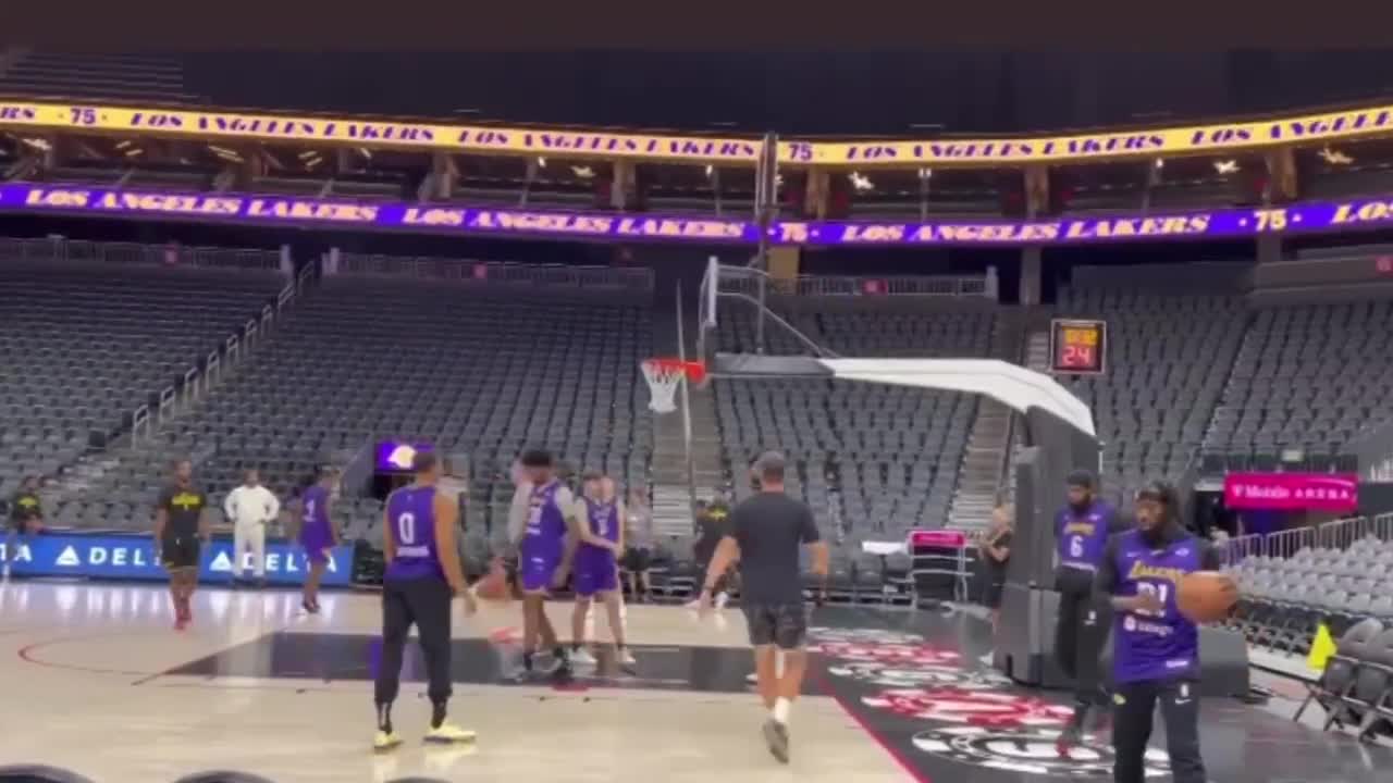 Lakers at shootaround in Las Vegas