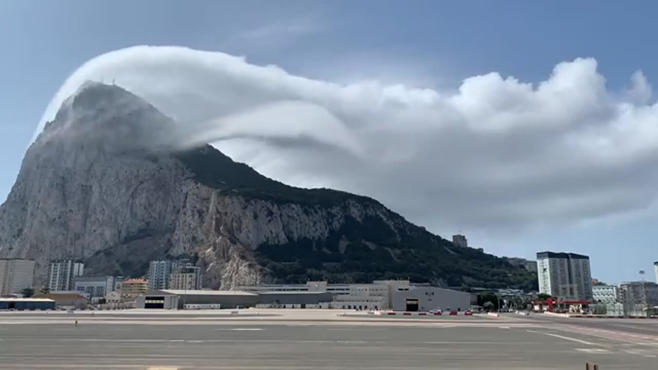 Stunning banner 🌨️ 🌨️ ☁️ over the Rock 🥌 of Gibraltar.