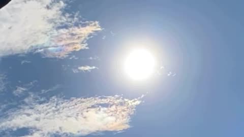 Only possible with a local light - clouds behind the sun