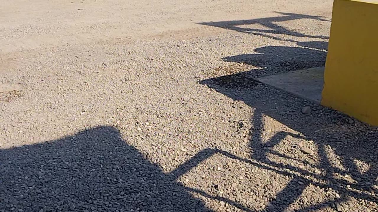 Operator rolling off Black 9400i with progressive shifting